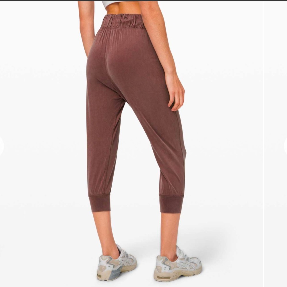 Lululemon Lost in Leisure Crop Jogger Antique Bark Size 4 - Picture 2 of 9